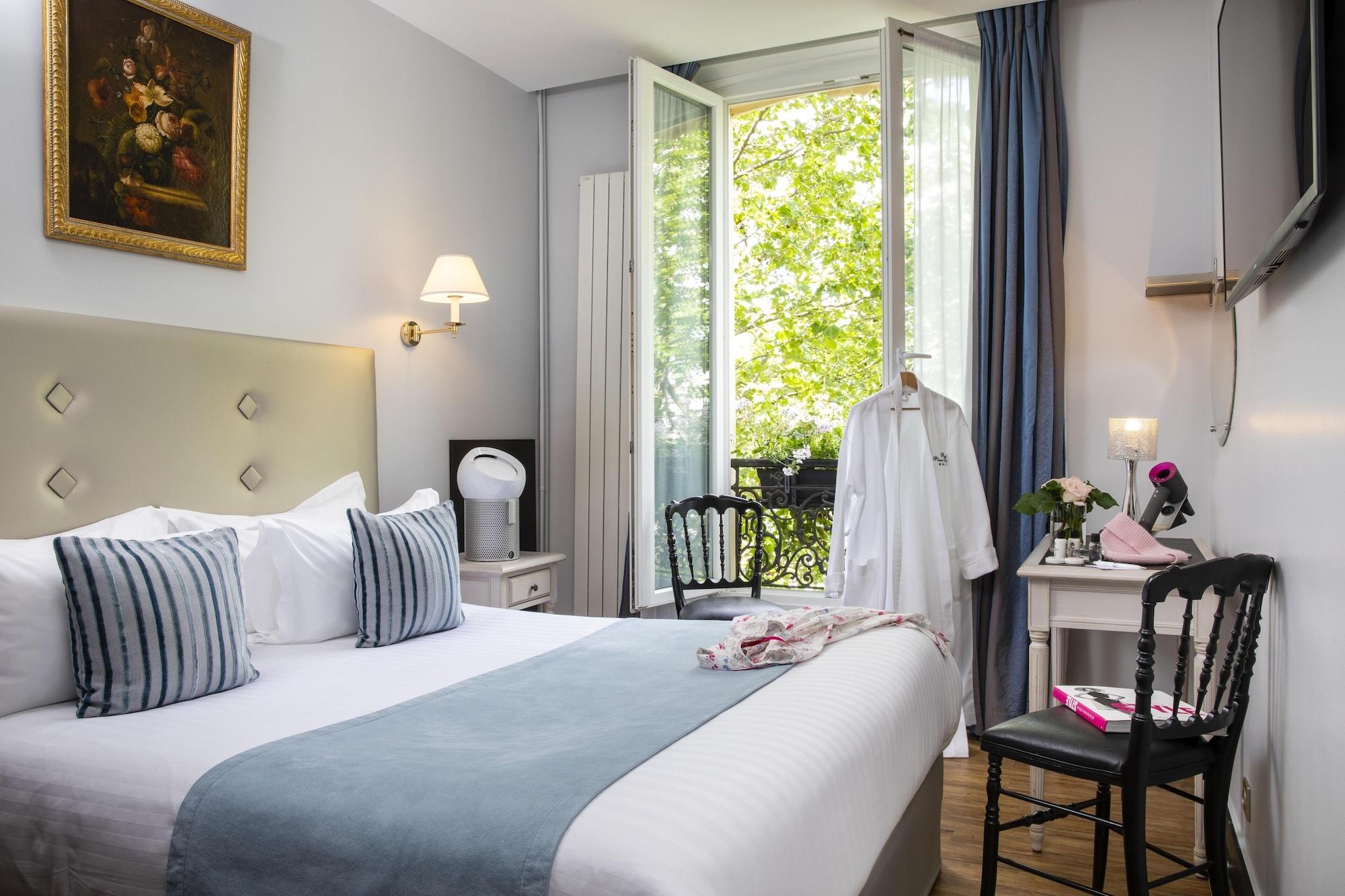 Hotel Plaza Elysées Párizs Kültér fotó