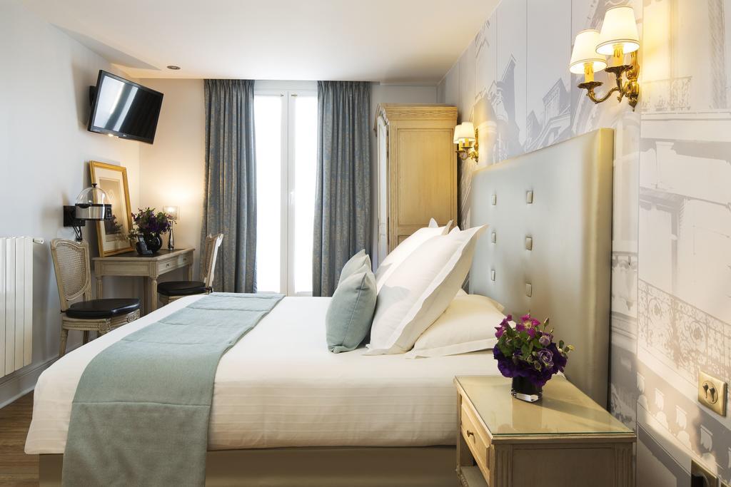Hotel Plaza Elysées Párizs Kültér fotó